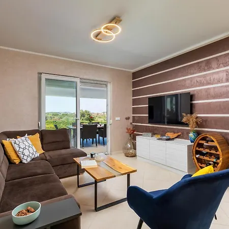 Vakantiehuis House With A Parking Space - 24274
