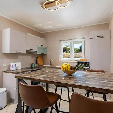 Vakantiehuis House With A Parking Space - 24274