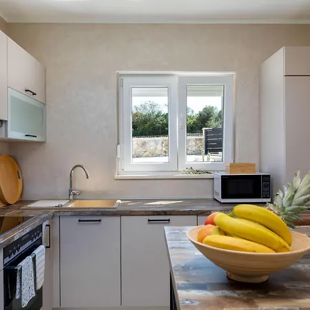 Vakantiehuis House With A Parking Space - 24274 Rovinj