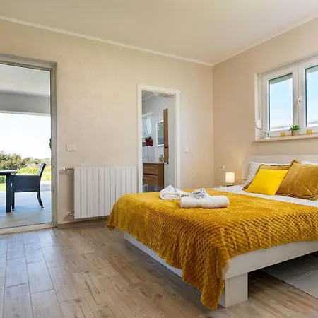 House With A Parking Space - 24274 Vakantiehuis *